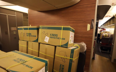 Com pandemia, transporte aéreo de cargas cai mais que a metade