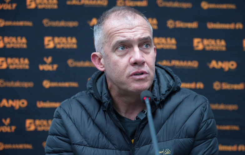 Após goleada, Eduardo Baptista dispara: “A postura do Criciúma é irreconhecível” na Série B
