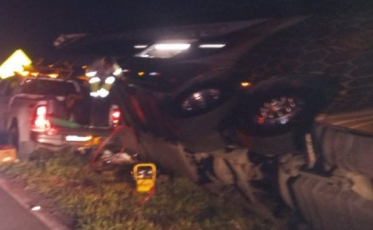 Três pessoas ficam feridas em acidente de ônibus