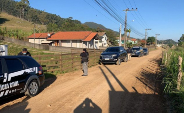 Operação da Polícia Civil prende três pessoas e apreende drogas