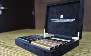 Metais na arquitetura: tons de rose gold e cobre ganham espaço no mobiliário