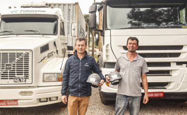 Irmãos que dividem estradas, histórias e o mesmo amor pelos caminhões