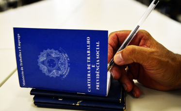 Taxa de desocupação fica em 8,6% no trimestre encerrado em fevereiro