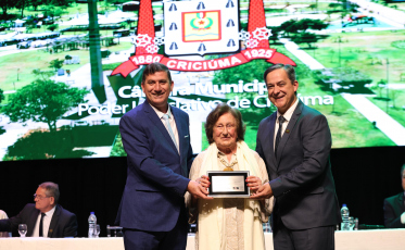 Câmara de Criciúma homenageia ex-presidentes e servidores em Sessão Especial
