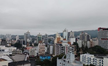 [Áudio] Semana inicia com chuva e frio