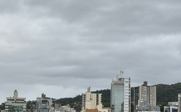 [Áudio] Frente fria se aproxima da região