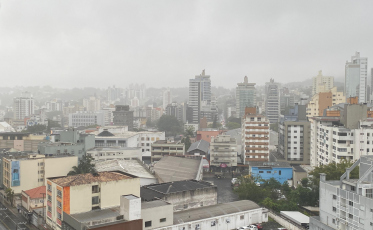 [Áudio] Final de semana com tempo instável, ventos e frio em Criciúma