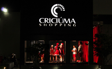 Noite mágica: Espetáculo de Natal traz muita música para o Criciúma Shopping