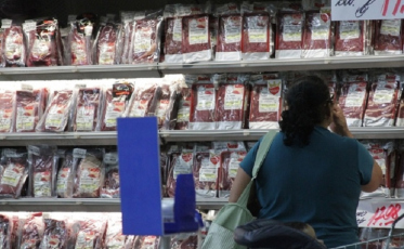 Preço da carne cai para o consumidor, diz Ministério da Agricultura