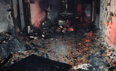 Incêndio deixa casa destruída em Grão-Pará