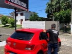 Policiais recuperam carro apropriado por chapeador em Criciúma