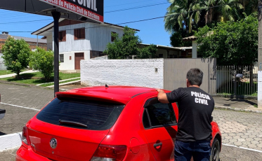 Policiais recuperam carro apropriado por chapeador em Criciúma