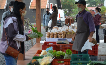 Em novo local, Feira da Agricultura Familiar movimenta Morro da Fumaça