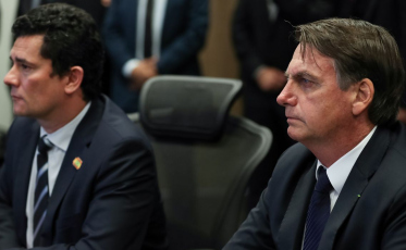 Governo passa insegurança e dólar dispara, registrando maior valor da história