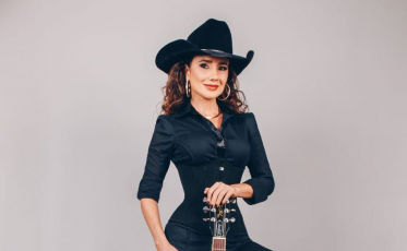 Paula Fernandes fará show gratuito em Cocal do Sul