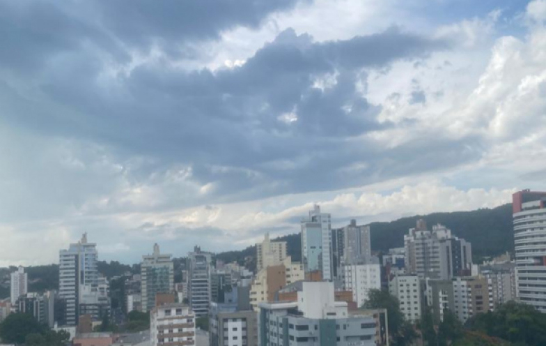 Frente fria derruba calor e muda cenário em Criciúma