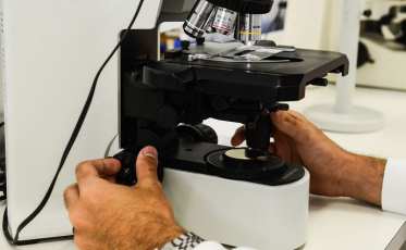 Brasileira desenvolve novo tratamento para câncer de ovário