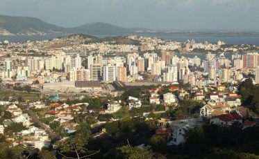 Menino encontrado em SP volta para SC segunda-feira e investigações continuam 