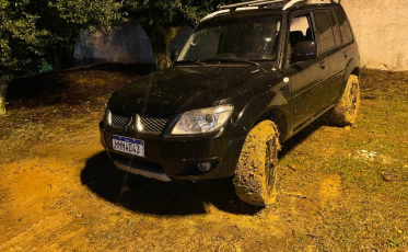 Polícia troca tiros e mata possível assaltante de salão de beleza 