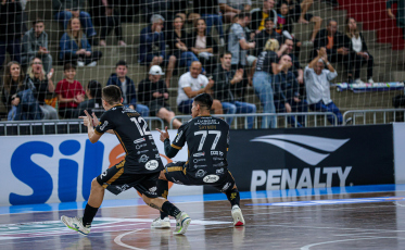 Criciúma Futsal vence e assume liderança no Brasileirão