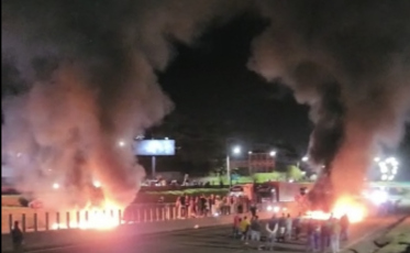 Manifestantes voltam a bloquear a BR-101 em municípios do Sul