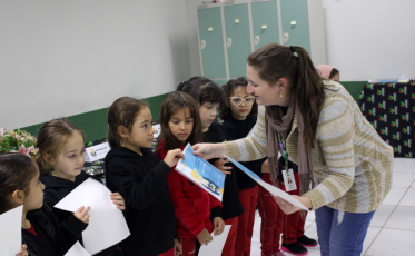 Alunos do Colégio Unesc recebem certificado de participação na Olimpíada Educacross 