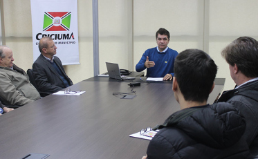 Prefeitura antecipa parcela do 13º visando movimento do comércio local