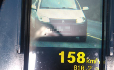Motorista é flagrado a 158 km/h na Serra
