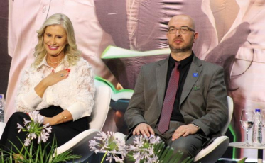 ((Áudio) Luciane Ceretta toma posse para novo mandato na presidência da Acafe