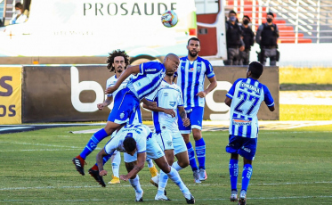 Jogador Valdívia joga 45 minutos infectado com coronavírus