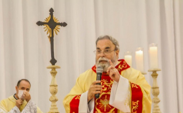 Fiéis participam da Abertura da Festa da Misericórdia com Padre Antonio Maria