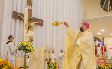 Devotos participam da terceira noite da Festa da Misericórdia no Santuário SCMJ