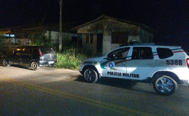 Cadáver é encontrado em carro abandonado