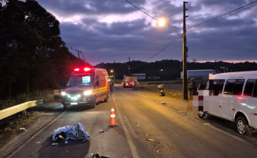 Motociclista morre em colisão com van em Nova Veneza