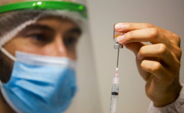 Com o avanço da vacinação, óbitos de idosos por Covid-19 têm redução de 75%