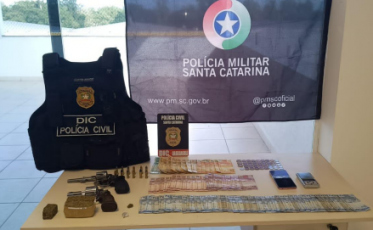 Com armas, munições e mais de 200 gramas de maconha, homem é preso durante operação em Araranguá
