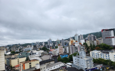 ((Áudio)) Céu nublado e chuvas isoladas neste sábado