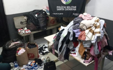 PM flagra dupla com R$ 20 mil em produtos furtados de shopping em Criciúma