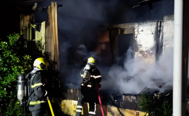 Incêndio destrói casa no bairro Imperatriz em Criciúma