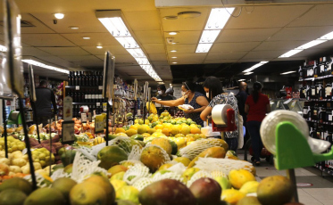 CNC aponta melhorias no mercado de trabalho e retomada no consumo