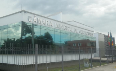 Presidente da Câmara de Araranguá quer proibir abstenção em votações