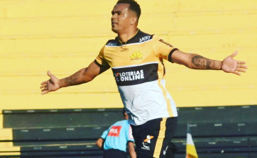 Criciúma bate o líder da Série B por 2 a 0