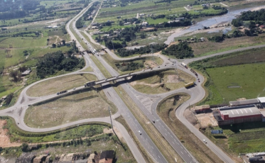 Dois quilômetros de mão inglesa na BR-101