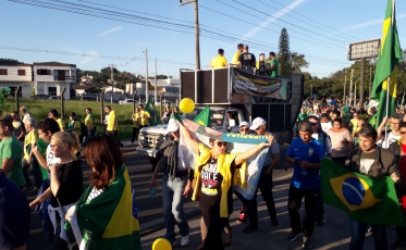 Para a PM, 3 mil na caminhada pró-Bolsonaro 