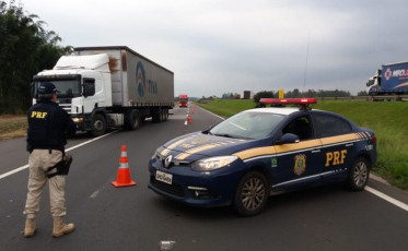 Remoção de carga e engarrafamento na BR-101