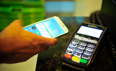 Pagamento via WhatsApp faz ações da Cielo dispararem