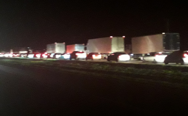 Acidente e trânsito lento na BR-101 (VÍDEO)