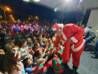 Papai Noel chega a Rincão e luzes natalinas chegam à orla neste sábado