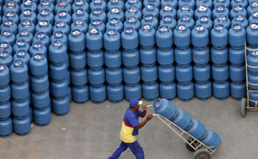 Petrobras reajusta preço do gás de cozinha em 5% nas refinarias