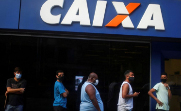 Caixa paga 4ª parcela de auxílio a beneficiários do Bolsa Família